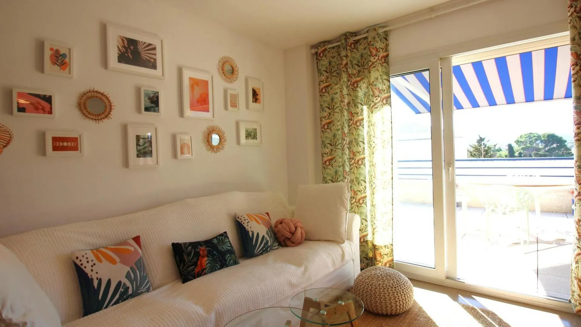 Maritim II 2 At.1 - Apartamento Moderno, Agradable Y Muy Bien Equipado Situado En 1ª Linea De Mar - Es-228-82 Llanca 0*,