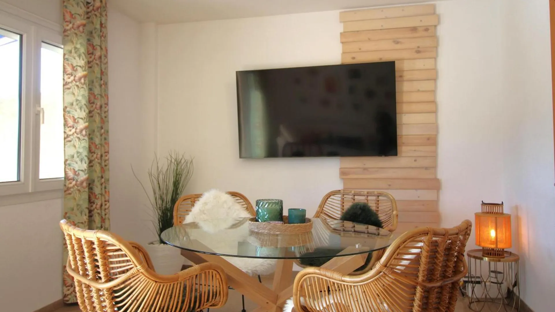 Apartment Maritim II 2 At.1 - Apartamento Moderno, Agradable Y Muy Bien Equipado Situado En 1ª Linea De Mar - Es-228-82 Llanca Spain
