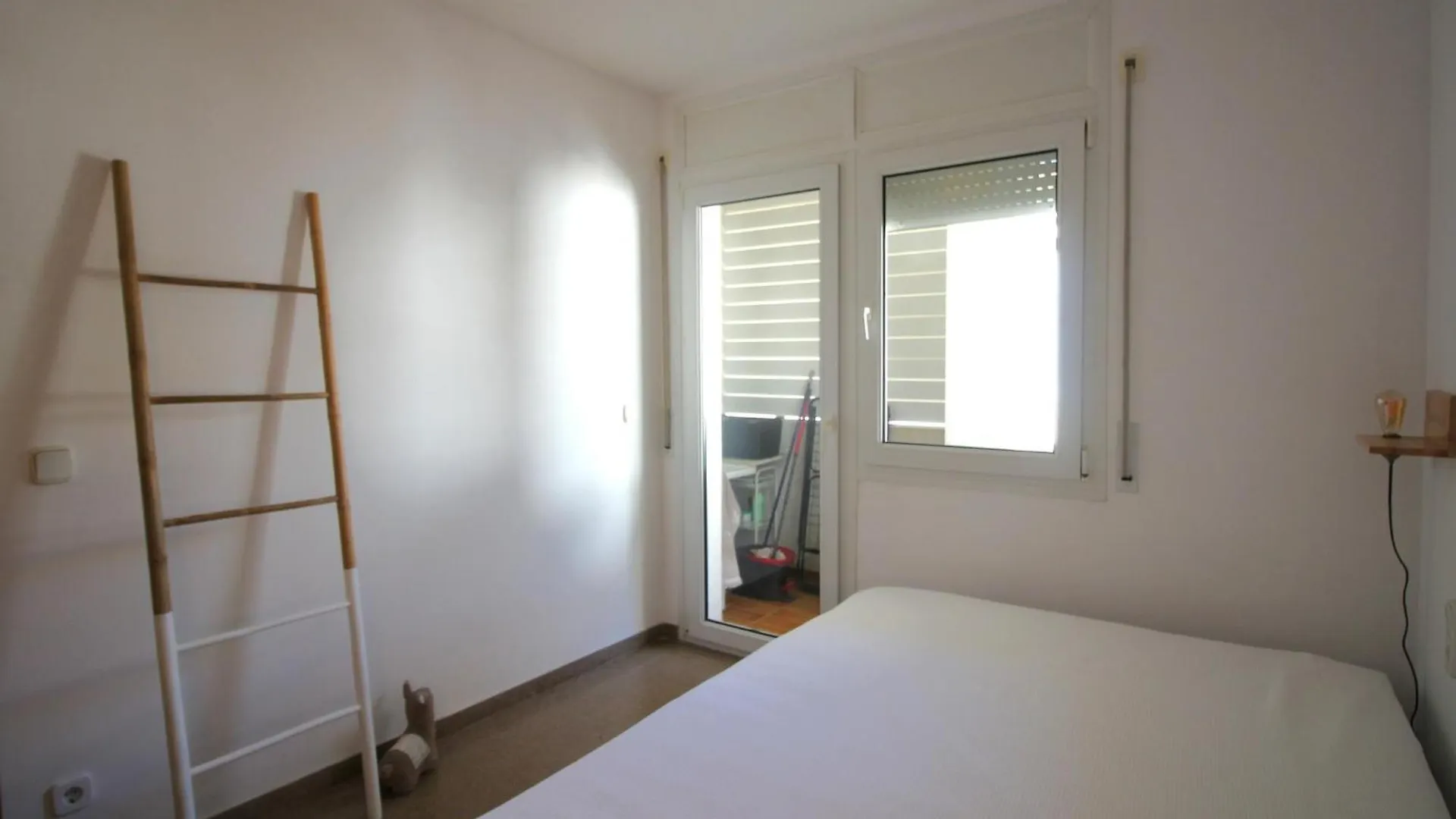Apartment Maritim II 2 At.1 - Apartamento Moderno, Agradable Y Muy Bien Equipado Situado En 1ª Linea De Mar - Es-228-82 Llanca