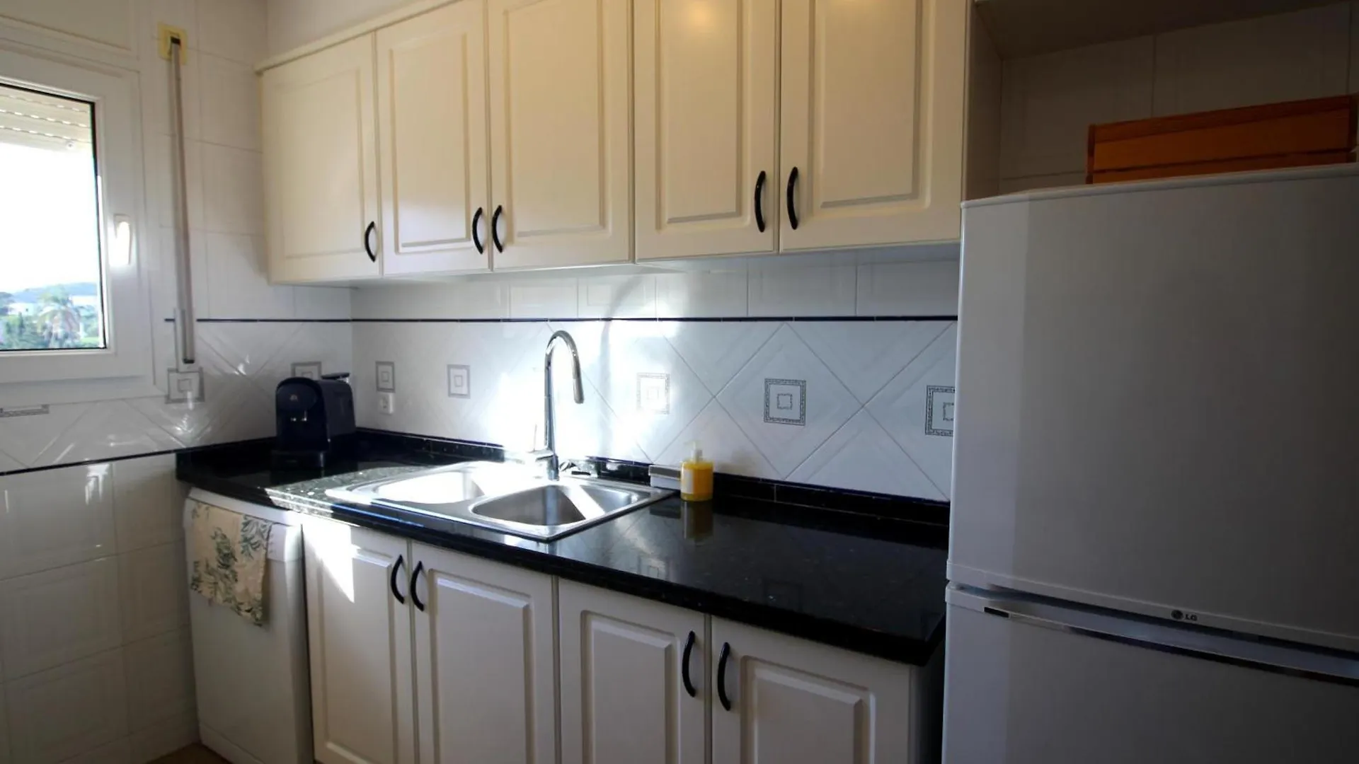 Maritim II 2 At.1 - Apartamento Moderno, Agradable Y Muy Bien Equipado Situado En 1ª Linea De Mar - Es-228-82 Llanca