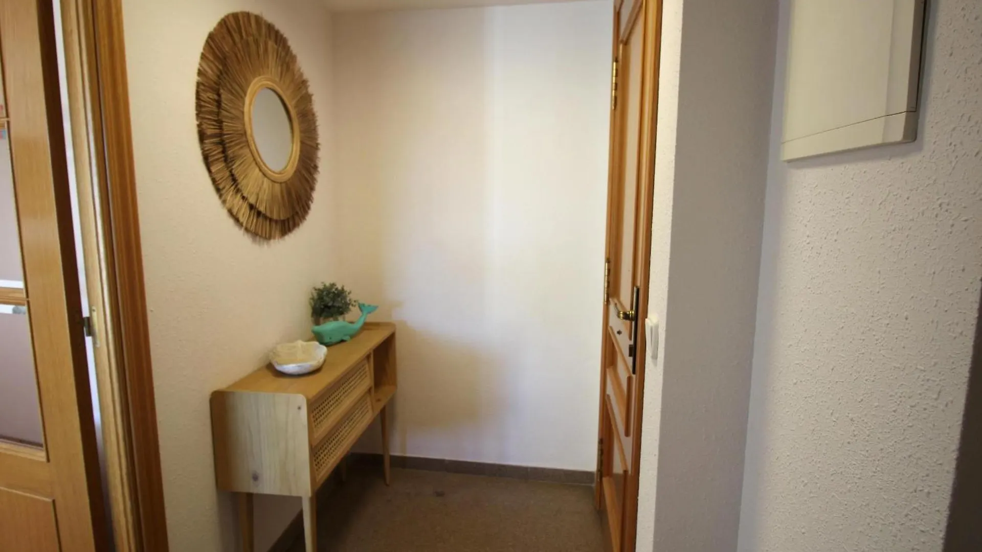 Maritim II 2 At.1 - Apartamento Moderno, Agradable Y Muy Bien Equipado Situado En 1ª Linea De Mar - Es-228-82 Llanca Apartment