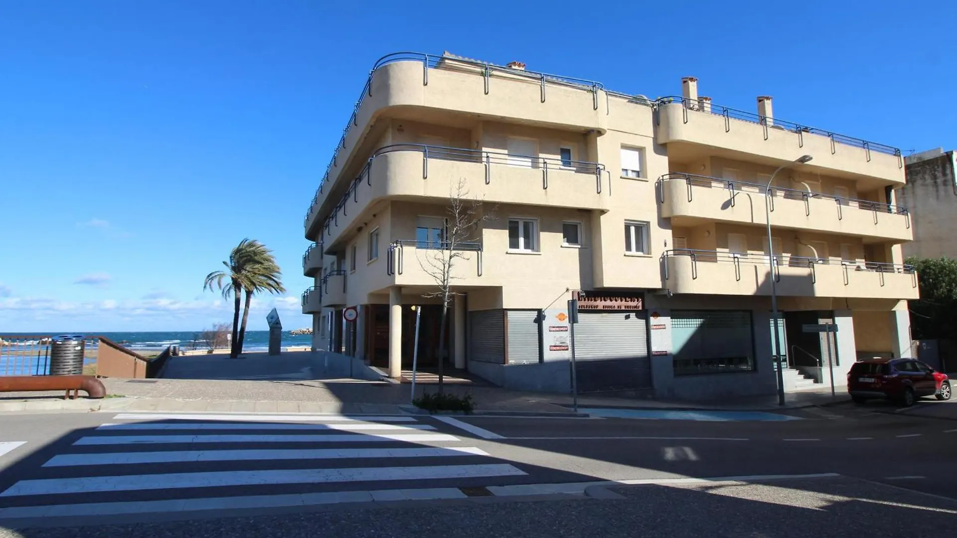 Apartment Maritim II 2 At.1 - Apartamento Moderno, Agradable Y Muy Bien Equipado Situado En 1ª Linea De Mar - Es-228-82 Llanca