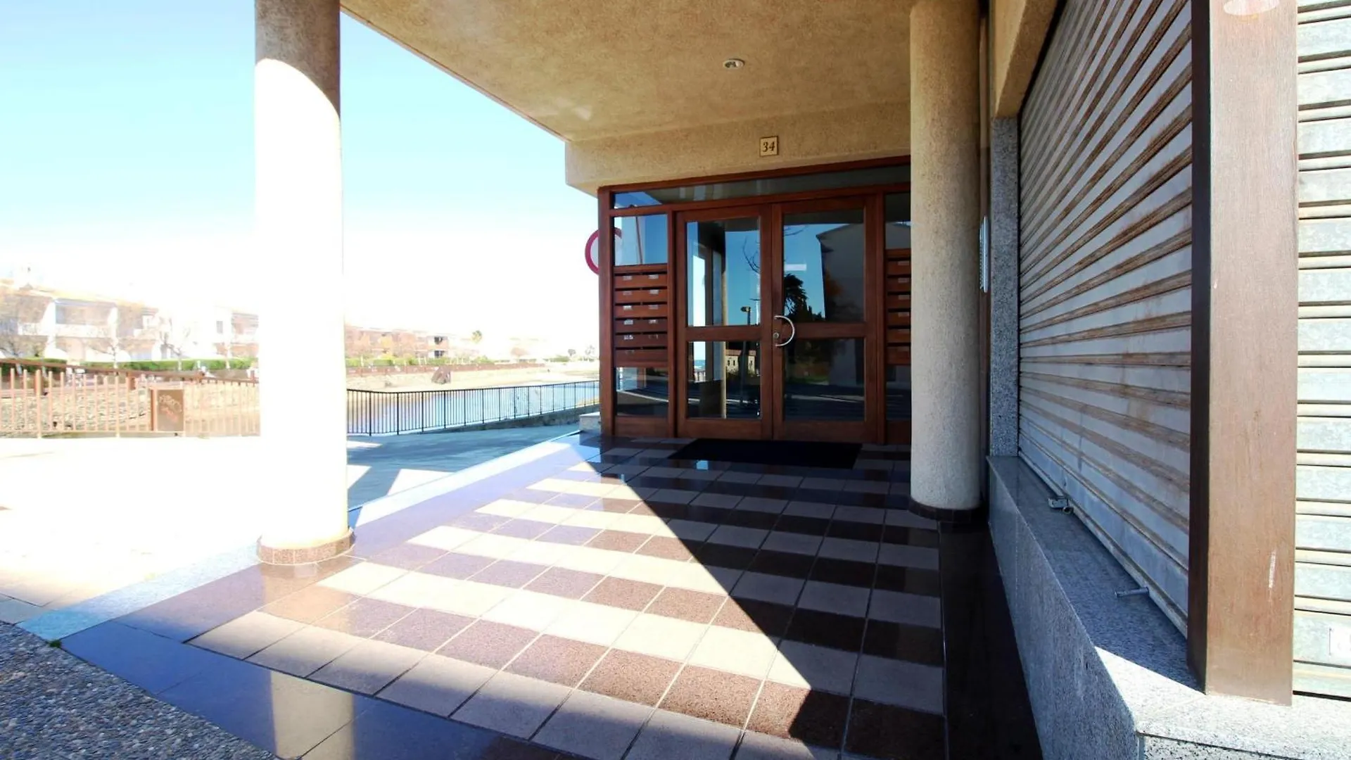 Maritim II 2 At.1 - Apartamento Moderno, Agradable Y Muy Bien Equipado Situado En 1ª Linea De Mar - Es-228-82 Llanca Spain