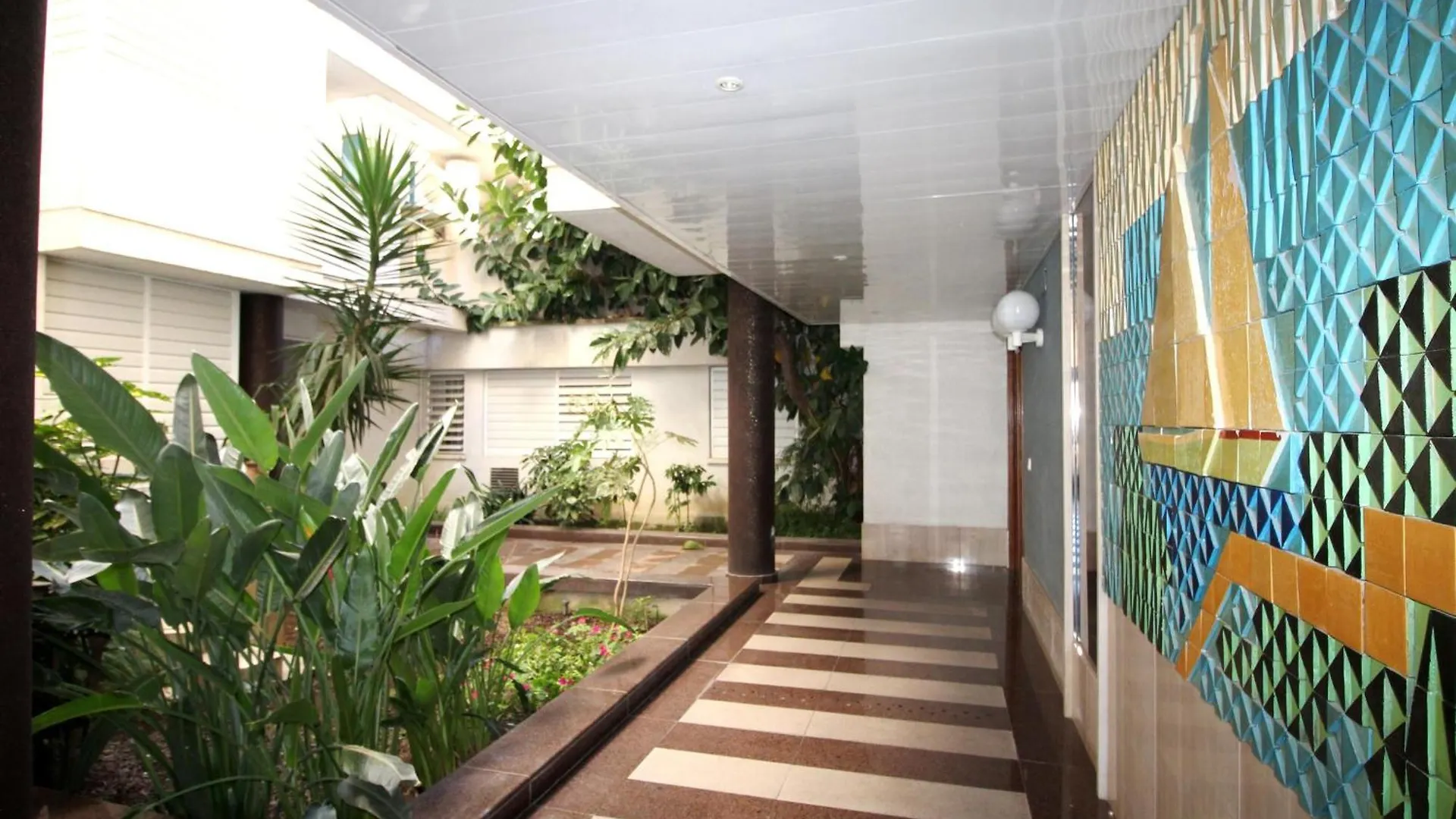Maritim II 2 At.1 - Apartamento Moderno, Agradable Y Muy Bien Equipado Situado En 1ª Linea De Mar - Es-228-82 Llanca 0*,  Spain