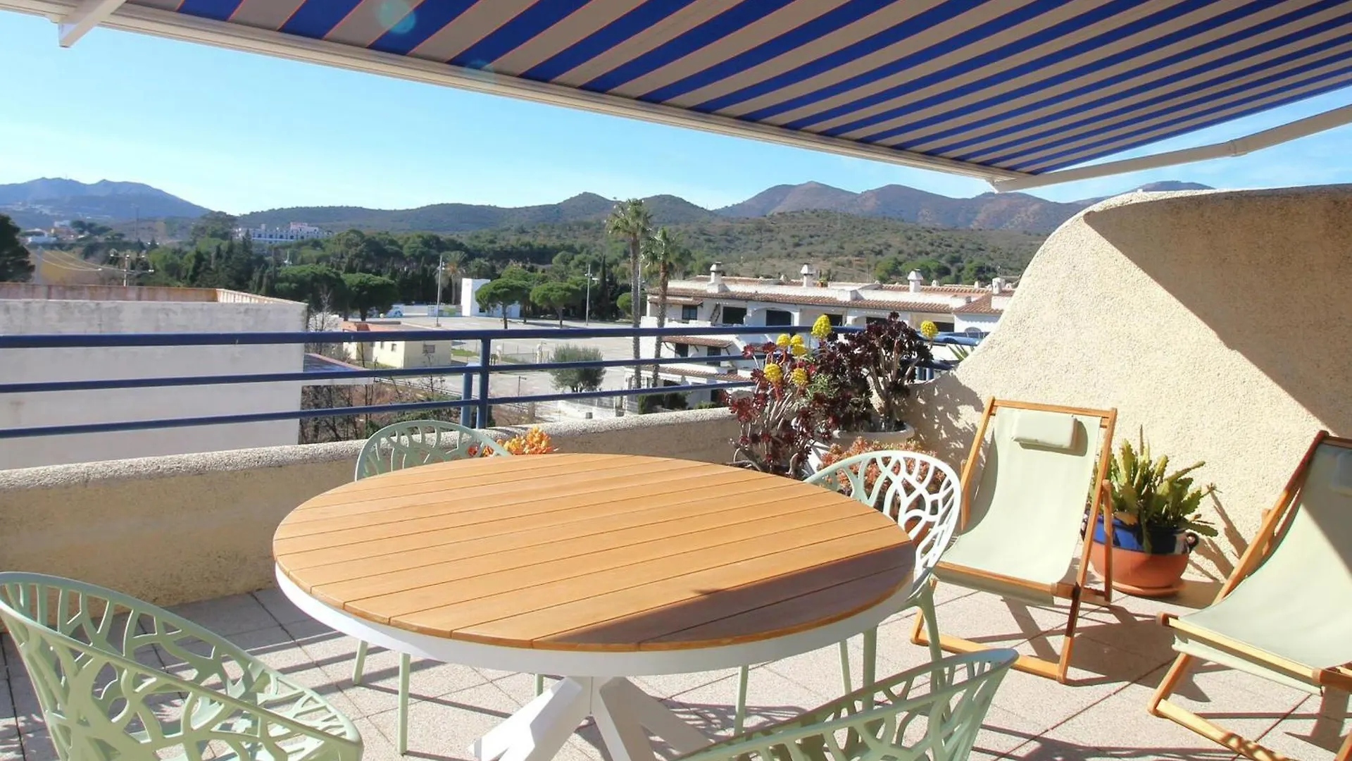 Maritim II 2 At.1 - Apartamento Moderno, Agradable Y Muy Bien Equipado Situado En 1ª Linea De Mar - Es-228-82 Llança Apartmán